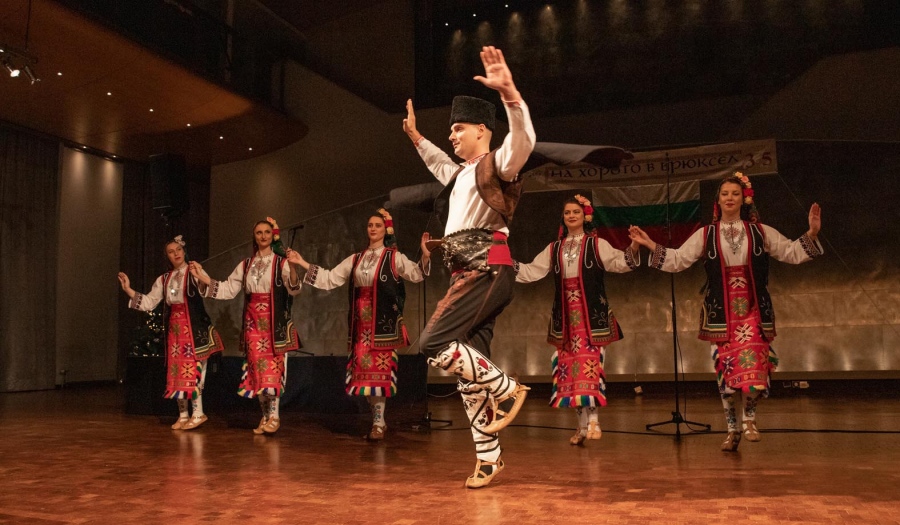 Благоевградски състави просълзиха сънародници на голямото хоро в Брюксел