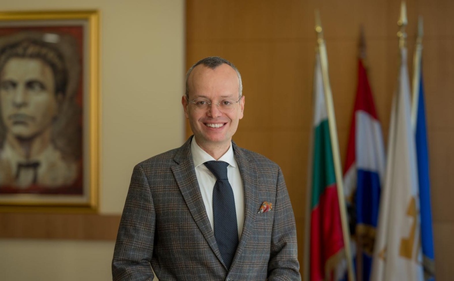 Кметът на Благоевград с позиция до МОН: Да се намали броят на ученици в паралелките, не да се закриват класове!