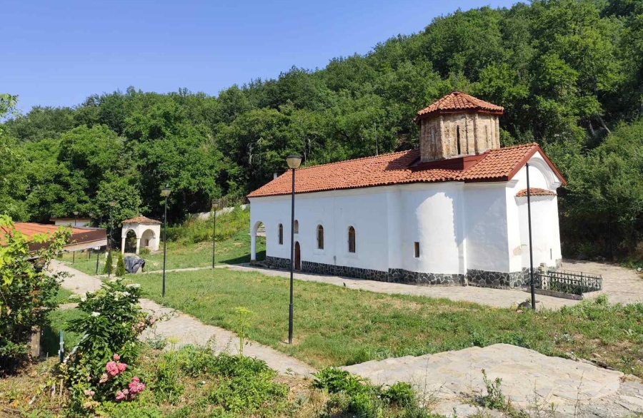 Пещерският манастир – унищожаван неведнъж, но с жив дух до днес