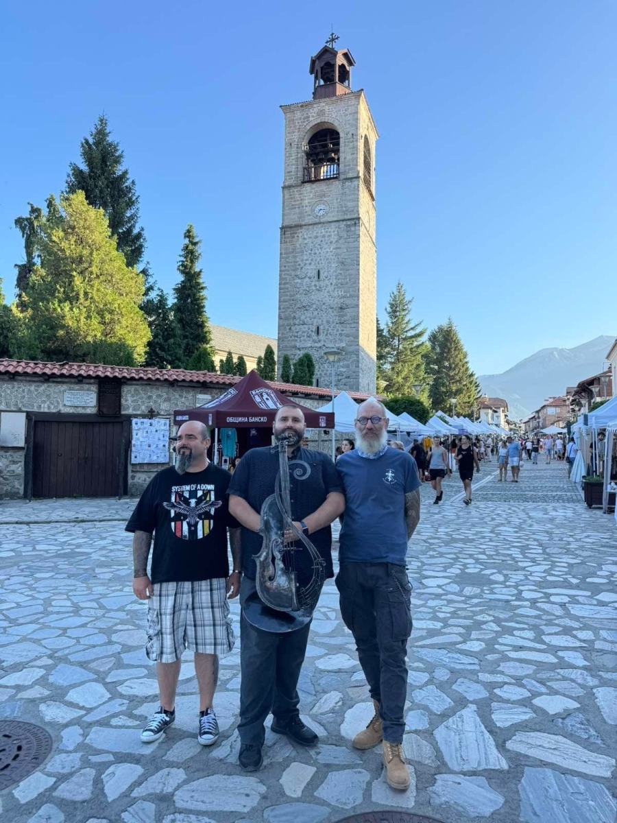 Магия от ковано желязо: Майстори от Банско дариха изящна цигулка за благотворителност