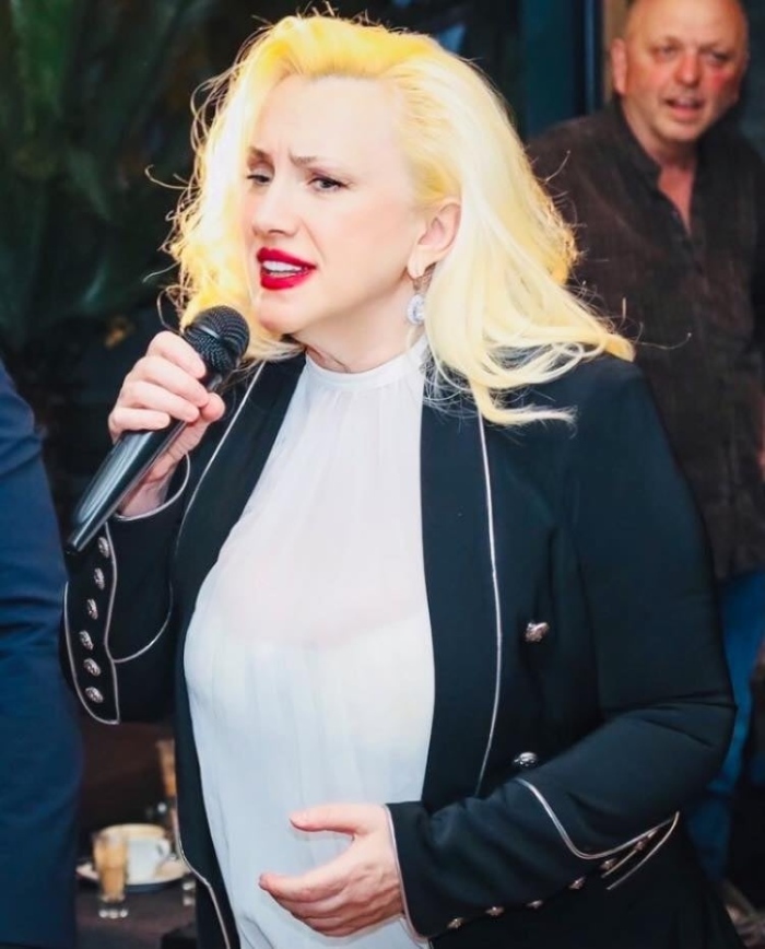 Сашка Васева огласява Овчарци с хитове за \