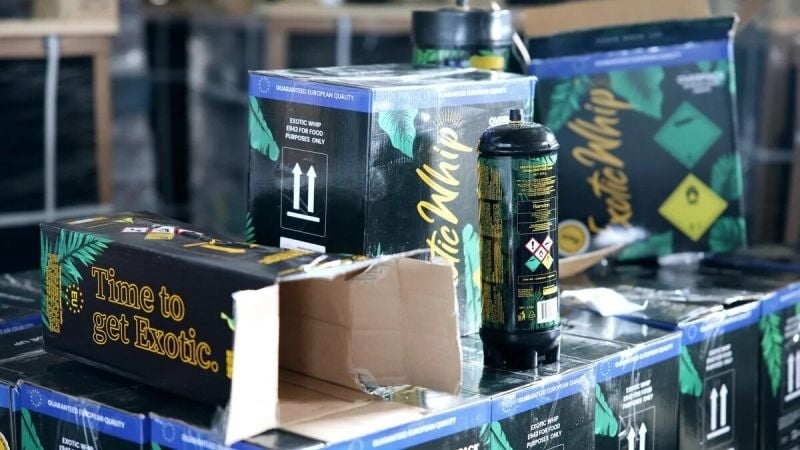 Над 300 килограма райски газ и балони иззети от два автомобила край Черноморец