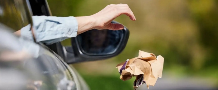 В Италия: глоби до 18 000 евро за изхвърлен от колата боклук