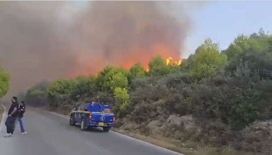 Големи пожари избухнаха в Гърция, евакуират четири населени места