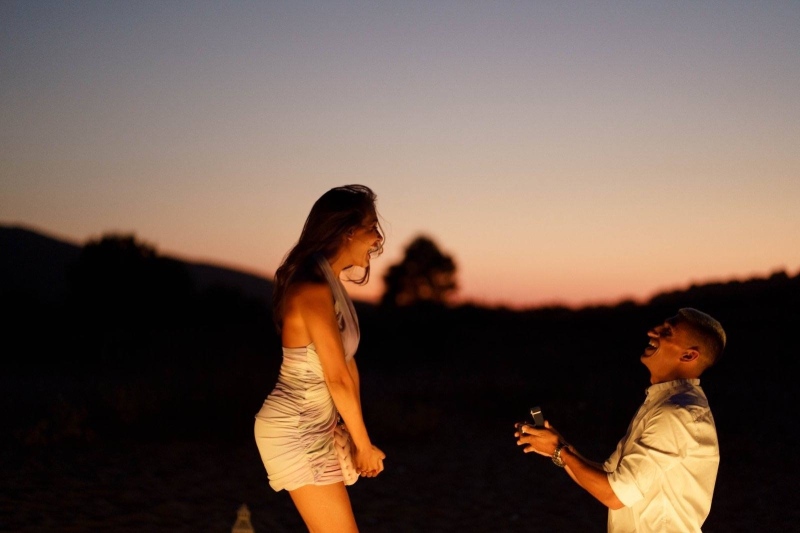 Приказно „Да“ на морския бряг: Капитанът на Пирин Благоевград предложи брак на своята любима