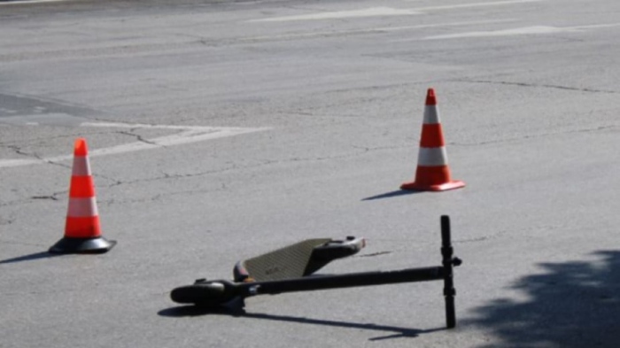 Блъснаха мъж с тротинетка на кръстовище в Симитли