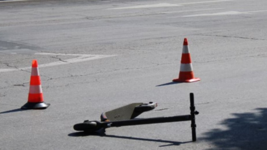 Блъснаха мъж с тротинетка на кръстовище в Симитли