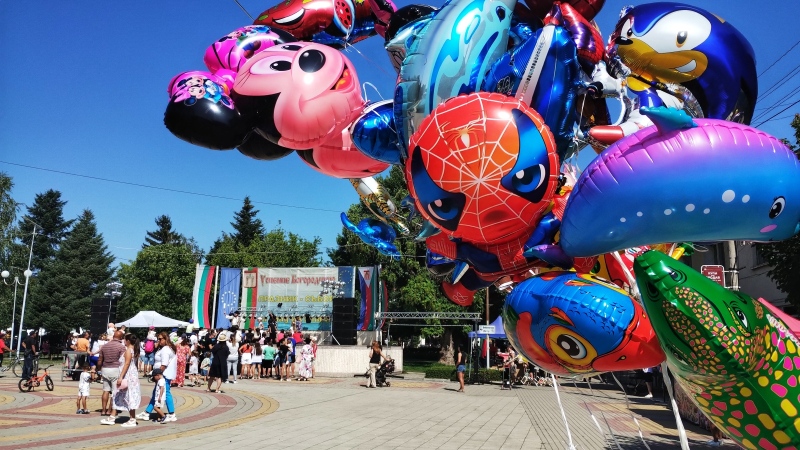 Ихтиман умее да празнува – с концерти, изложби, курбан и заря…