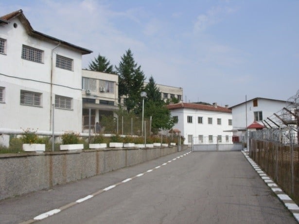 Намериха дрога в спалното помещение на затвора в Бобов дол 