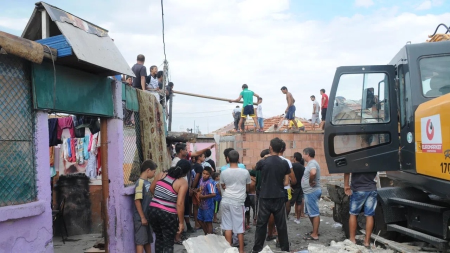 В ромския квартал на Кюстендил откриха изчезнало момиче