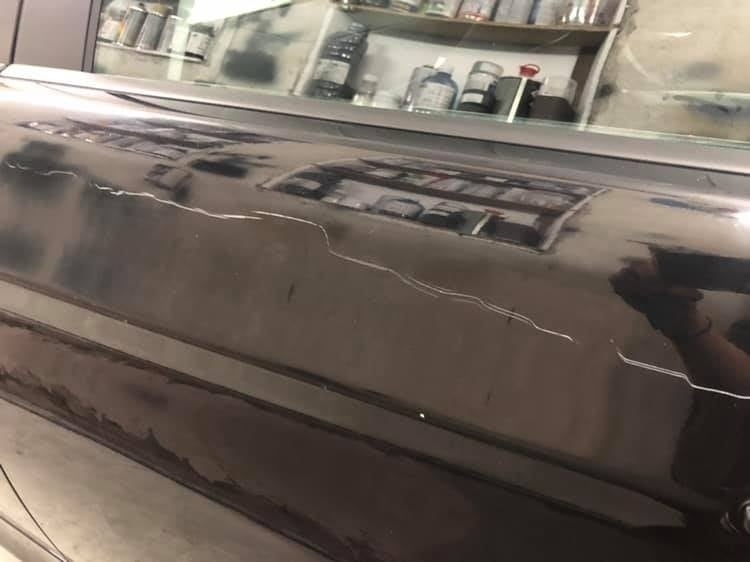 Издраскаха капаците и всички врати на паркирана кола в Петрич