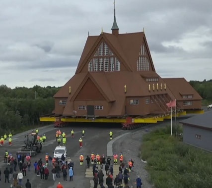 Преместиха 113-годишна църква в Швеция