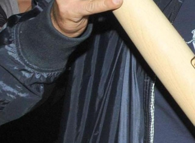 Мъж изпотроши автомобил в Перник, заради неуредени дългове 