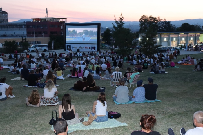 Хитови ленти под звездите прожектираха в Благоевград
