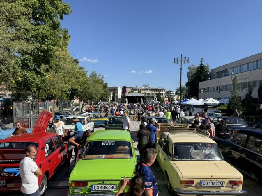 Буик от 1963 г. спечели Купата на първото ретро изложение в Самоков, за всички шампиони - картофи