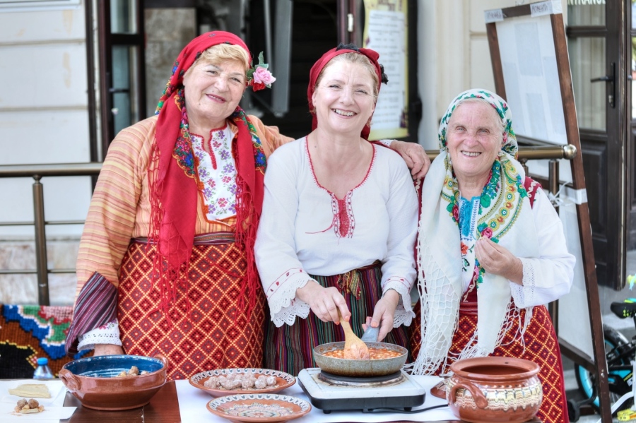 Банско и Добринище се потопиха в празник на традициите и изкуството