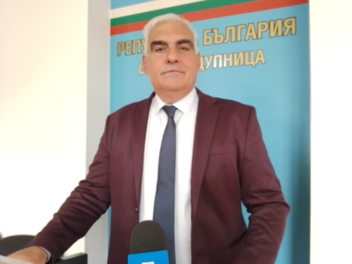 Две първи копки в Дупница: Започват ремонтите на водопровода в Самораново и на 7 градинки в града