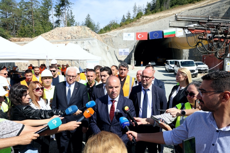 Караджов обеща готова жп линия Костенец – Септември до 2029 г