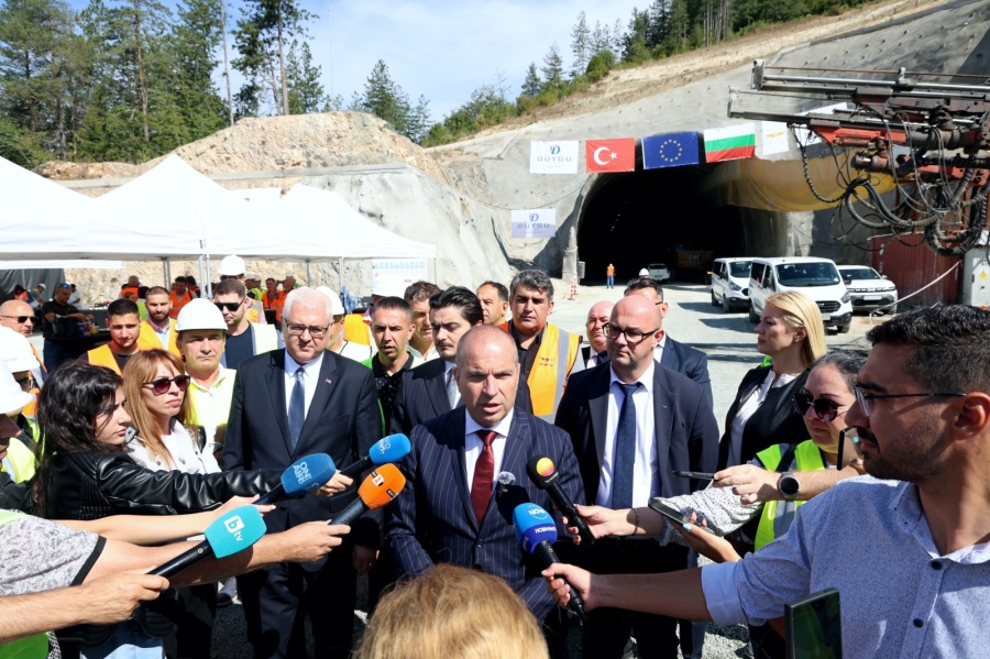 Караджов обеща готова жп линия Костенец – Септември до 2029 г