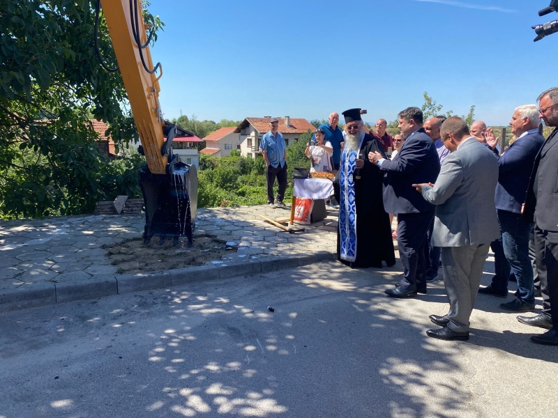 Започва чаканият от години ремонт на В и К мрежата в Самораново