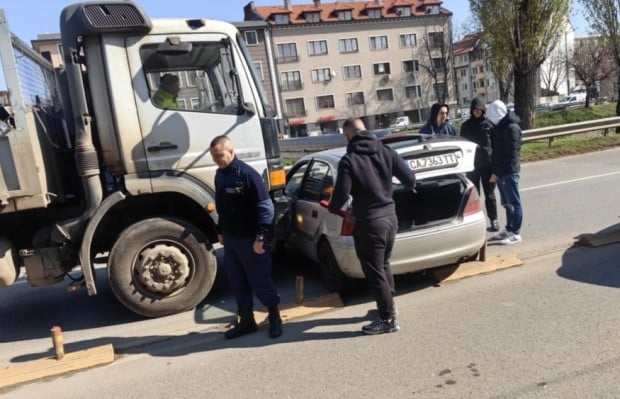 Кюстендилец катастрофира в паркиран камион, отказал кръвен тест за алкохол и наркотици