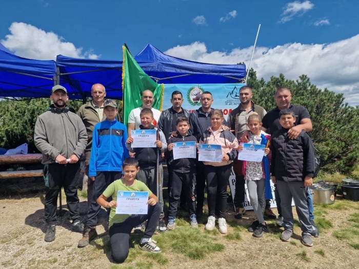 Млади риболовци вдигнаха купи в Якоруда