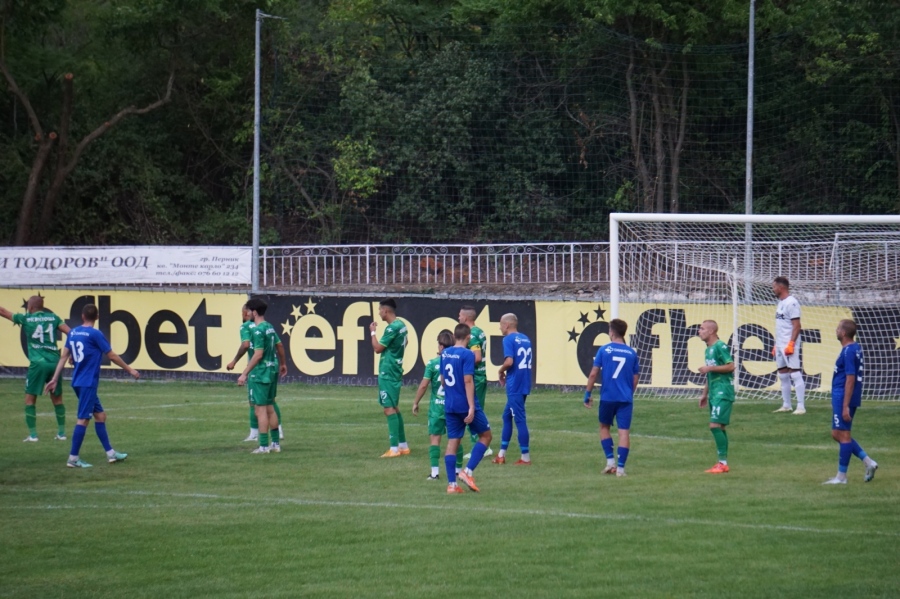 Два червени картона и 4 гола: \