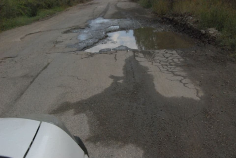 Започна ремонт на надупчената 10-километрова отсечка от пътя Самоков – Ихтиман