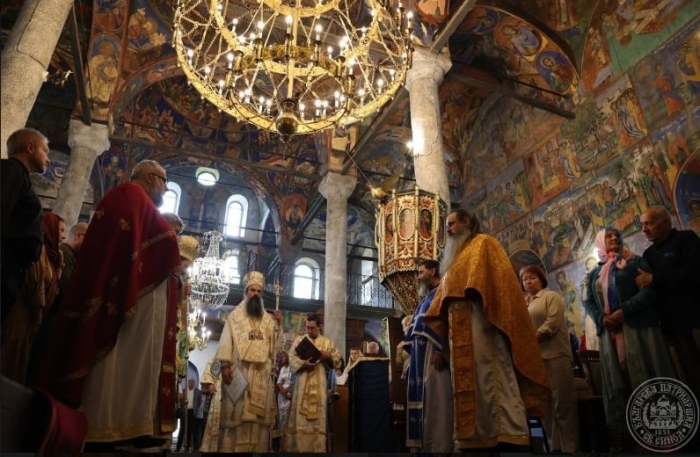 Сълзи на сбогуване в Бобошево! Отец Иванов: Вярвам, че е за добро, новият свещеник е добър и ерудиран