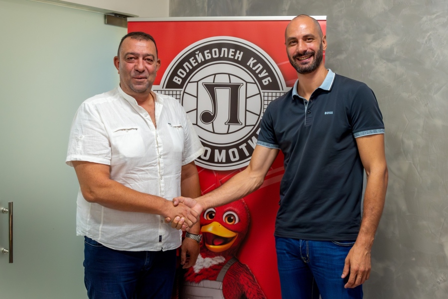 А можеше да бъде в Дупница! Матей Казийски официално сключи договор с Локомотив АВИА и ще играе в Пловдив (ВИДЕО)