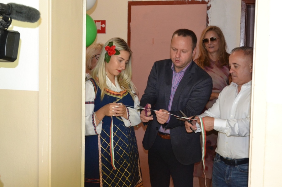 Спортно училище в Сандански стартира с награди за отличниците и с два STEM кабинет