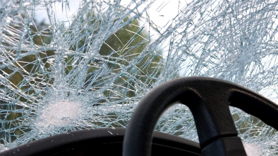 Пишман крадец задигна кола от центъра на Жабокрът и се заби с нея в стълб 