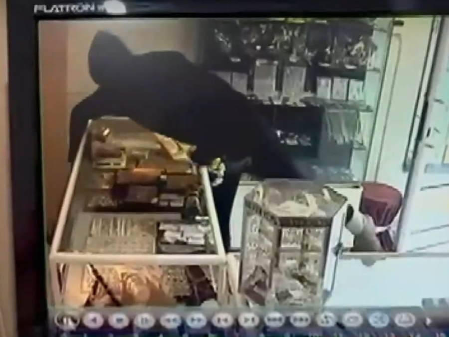 Постоянен арест за обирджиите на златарското ателие в Дупница: Веднага след кражбата отпрашили за морето 