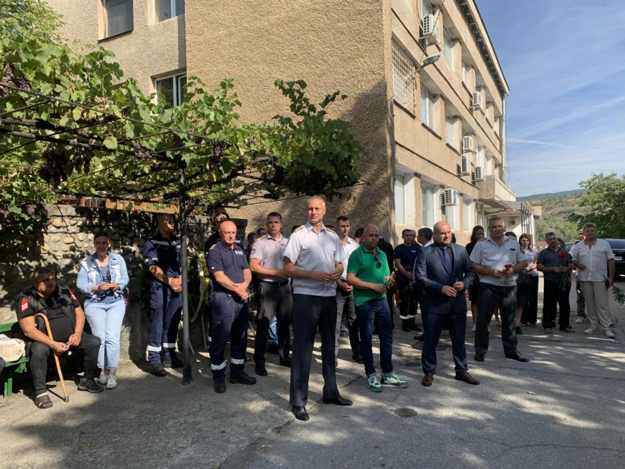 Поклон!  Почетоха 26 г. от аварията в мини „Бобов дол”, при която загинаха 6-ма служители на МВР