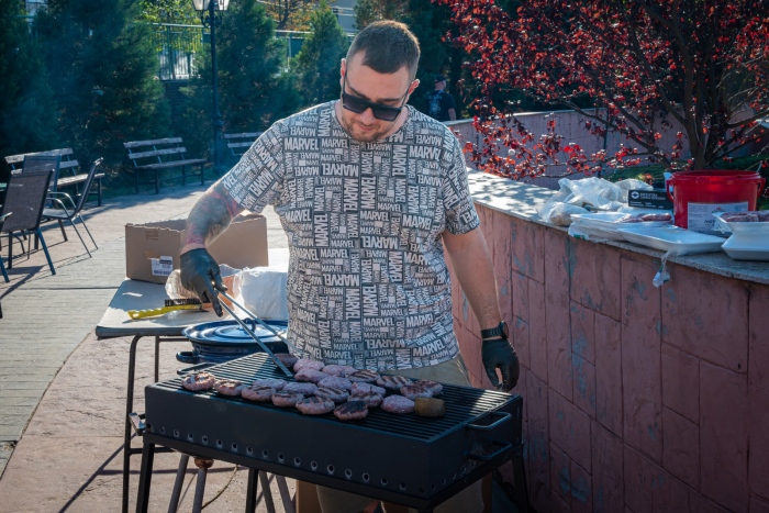 Майсторът на скарата Антон Джокин прогнозира: Хиляди кюфтенца ще излапат сапаревобанци по празниците