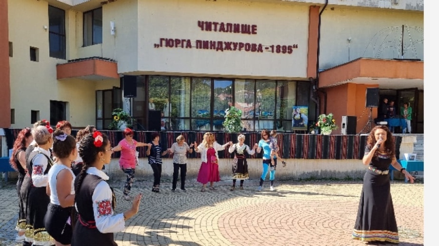 Над сто участници събра благотворителен концерт в Трън в подкрепа на пострадалите при големия пожар