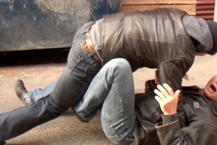 Младеж е със счупен нос след нападение от трима пред дискотека в Кюстендил