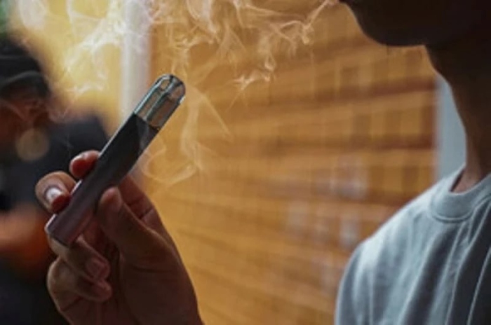 Задържаха 31-годишна благоевградчанка с наркотици и вейп устройства