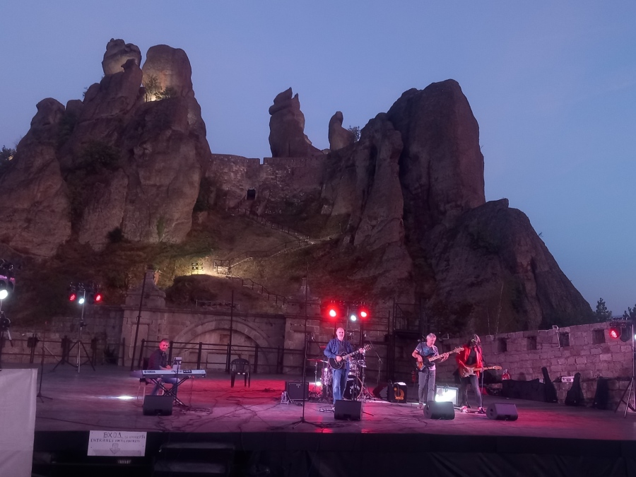 „Опера на върховете“ и „Сцена на върховете“ привлякоха рекорден брой изпълнители и посетители в Белоградчик