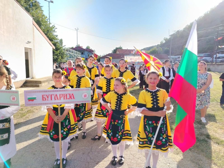 Дупнишки танцьори обраха овациите на фестивал в Северна Македония