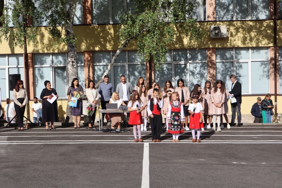 3 586 ученици в община Дупница тръгват на училище на 15 септември