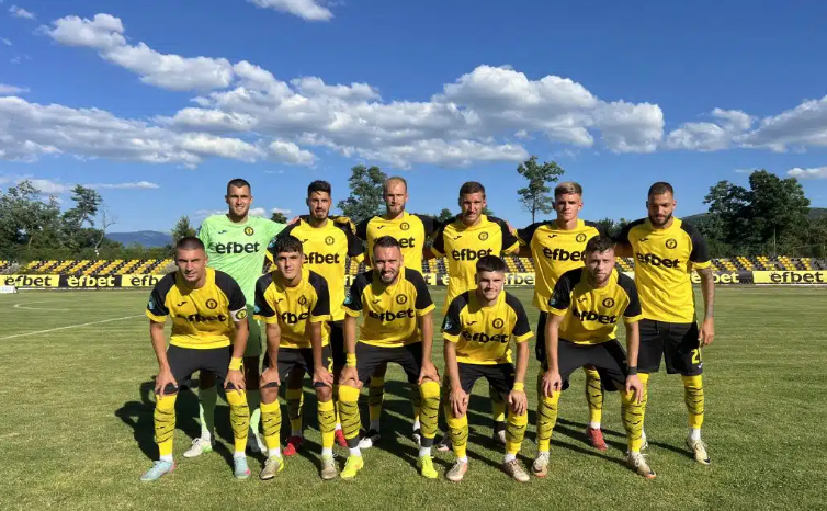 Футболът в Перник ликува! Трета поредна победа за Миньор