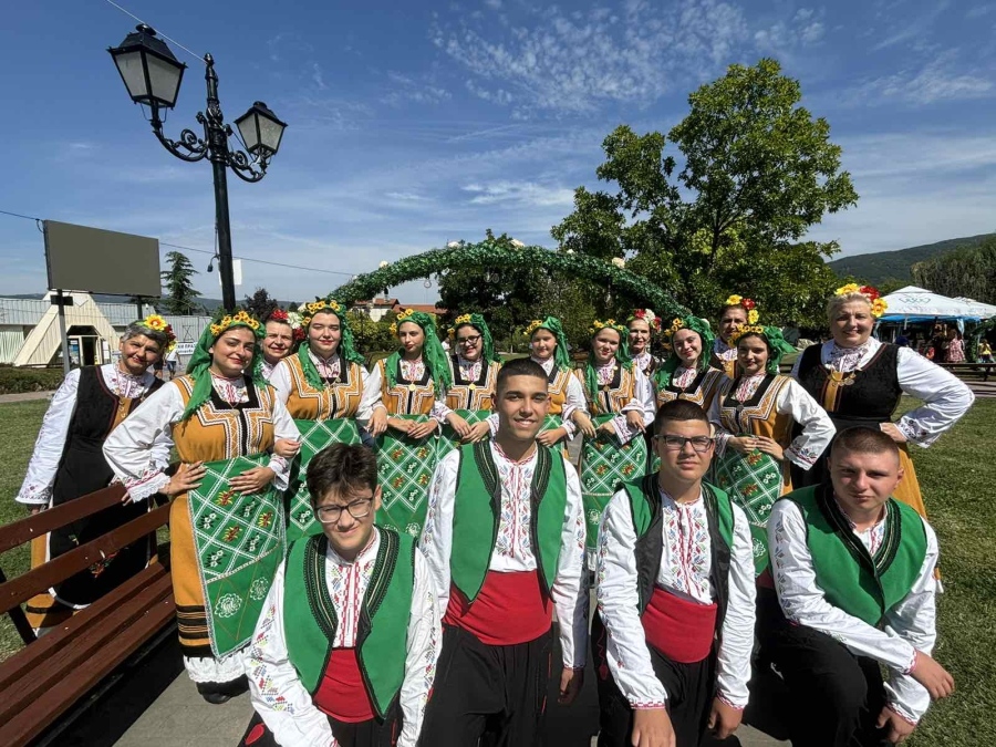 Сапарева баня събра таланти от цяла България на „Мома пее, гора се люлее”