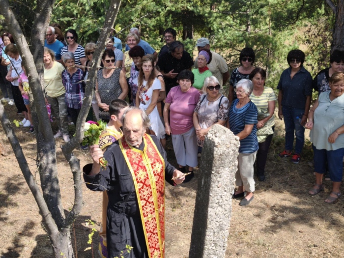 Тържествено осветиха 12-метров кръст над село Баня