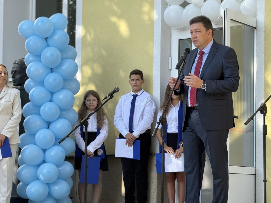 Кметът Димитър Бръчков откри учебната година в обновените училища в Петрич