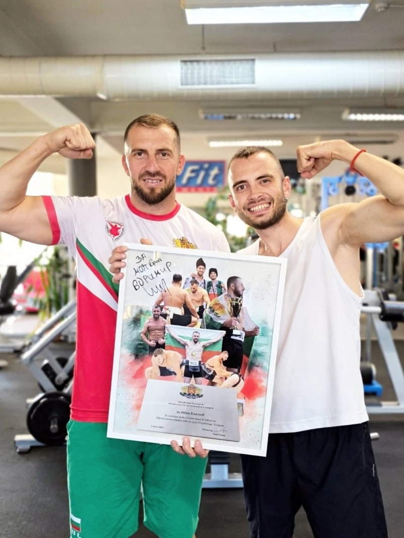 Голямо сърце! Иван Благоев от Полена спечели бронз на световното по сумо и дари трико за неподвижно момче