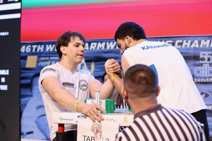 Разлог аплодира своя шампион! Иво Рашев с двоен бронз от Световното по канадска борба