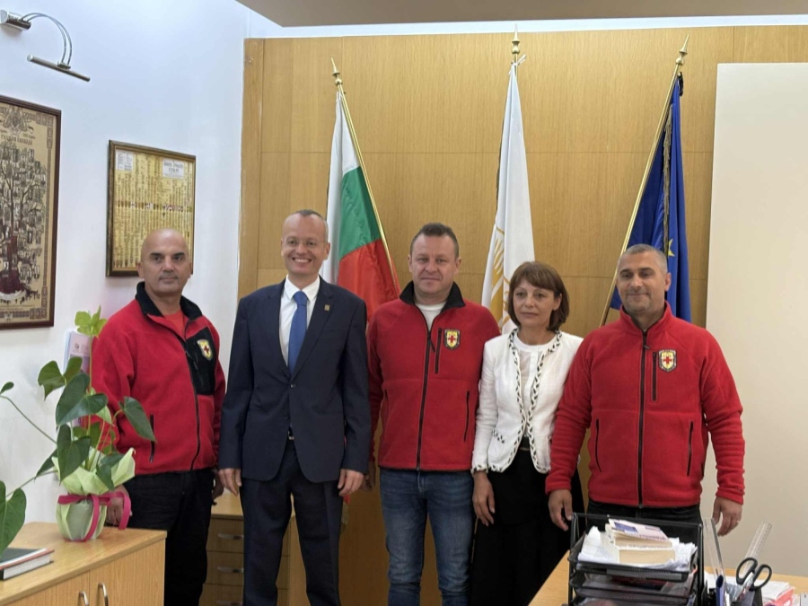 Нова екипировка и цифрови радиостанции за планинските спасители в Благоевград