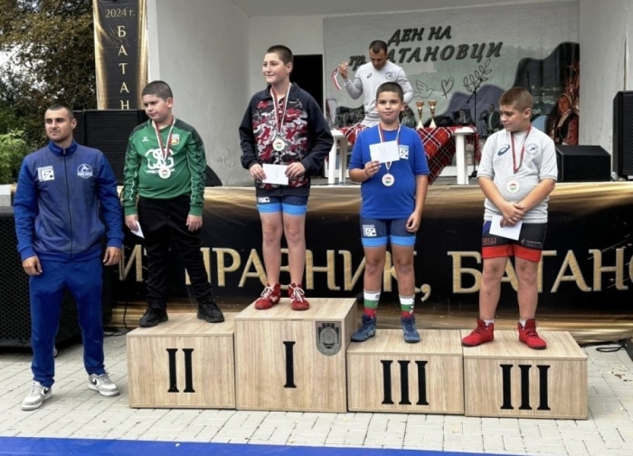 Дупница се гордее! Марек Харизанов донесе злато от турнира по борба в Батановци