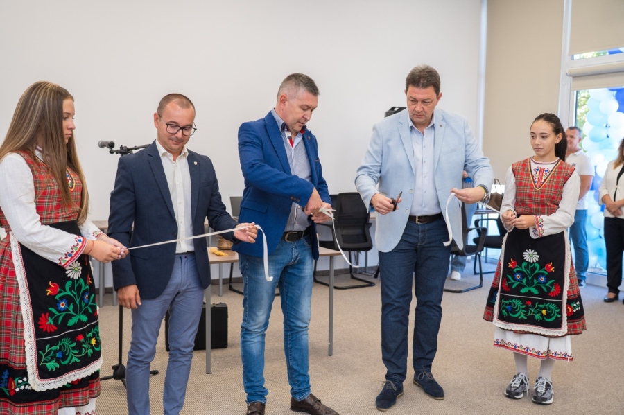 Нов Младежки център в Петрич отвори врати